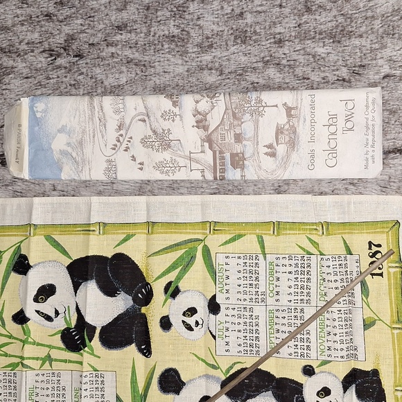 🐼 1987 cloth calendar towel wall hanging with original envelope and dowel - Picture 9 of 13